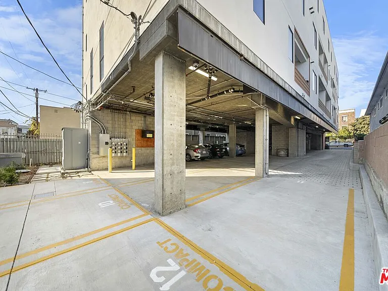 5612 Lexington Ave #203 — Photo 15