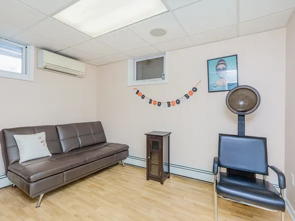 174 Barbara Street image 28 of 37