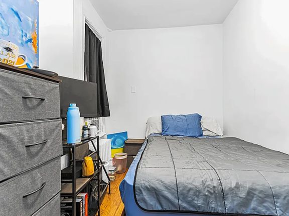 4th image of 129 W 56th St APT 2R