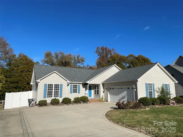 4040 Hereford Ln, Dallas, NC 28034