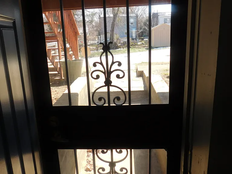 905 Kearny St NE — Photo 59