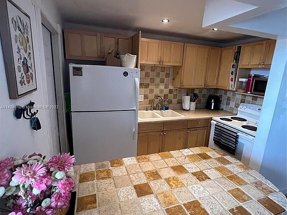 3rd image of 1515 NE 125th Ter APT 411