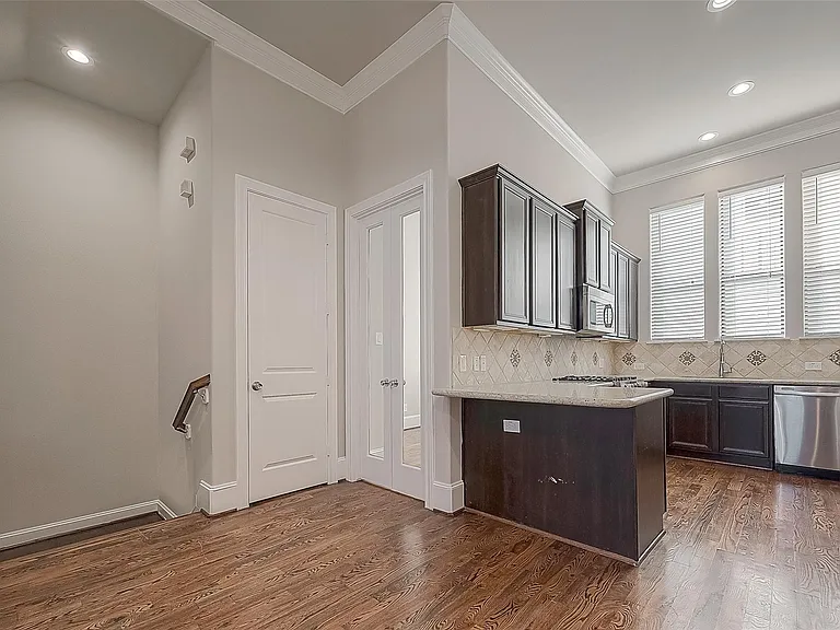2634 Texas St — Photo 24