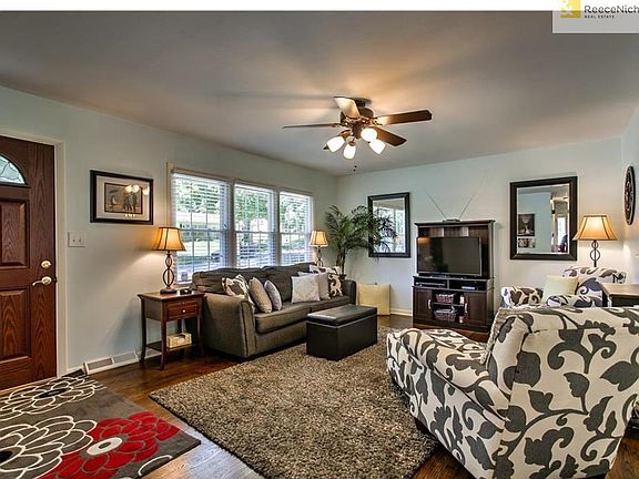 3rd image of 817 Galveston Dr
