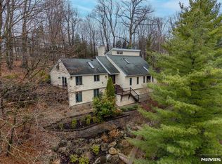 37 Berkshire Rd, Woodcliff Lake, NJ 07677