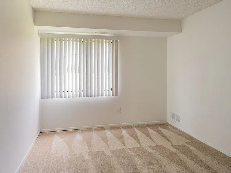 Riverside Village Apartments — Photo 6
