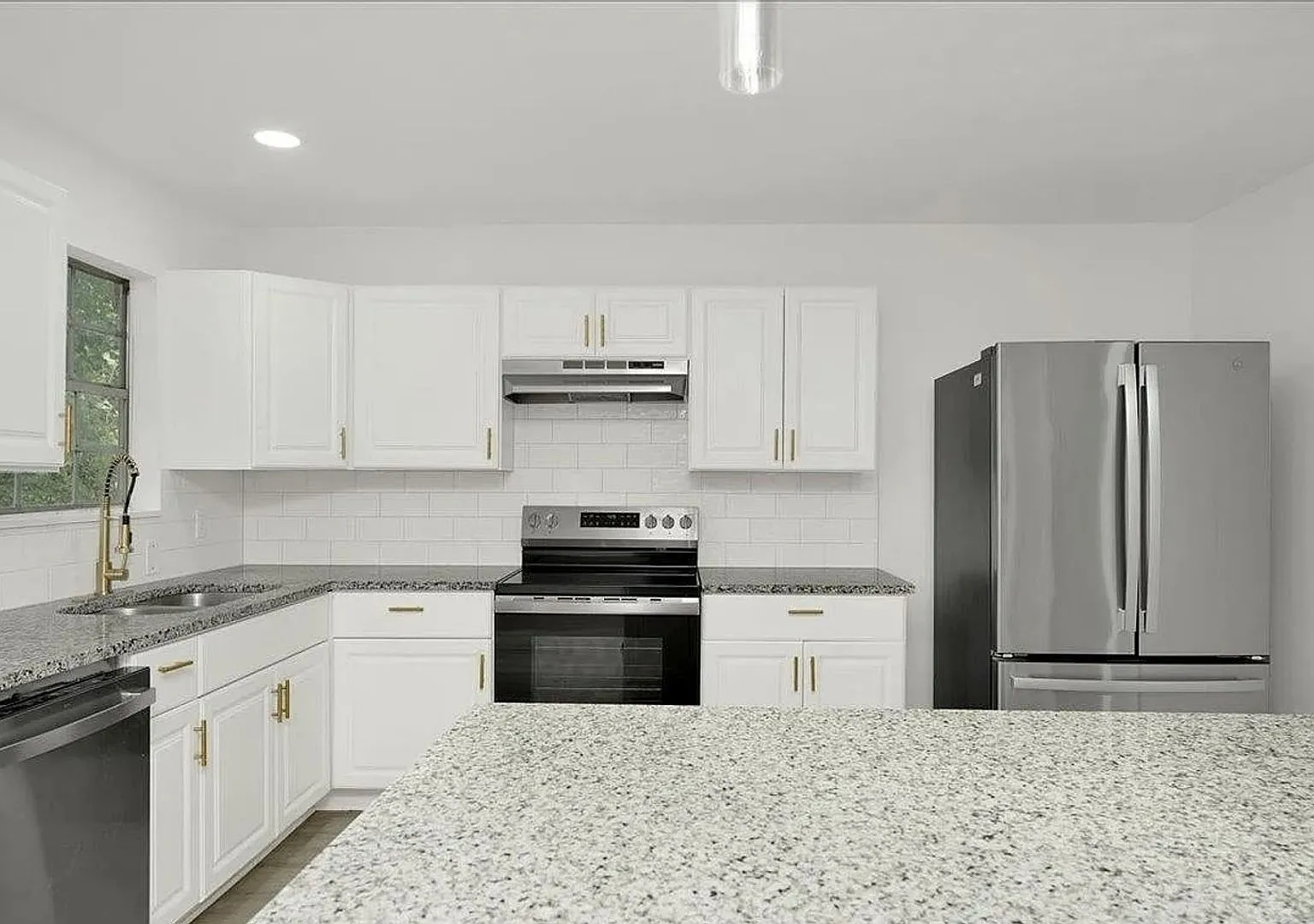 Spacious 4BR House exclusively in Irondale — Photo 4