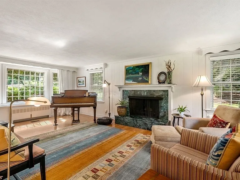 11 Nantucket Rd — Photo 6