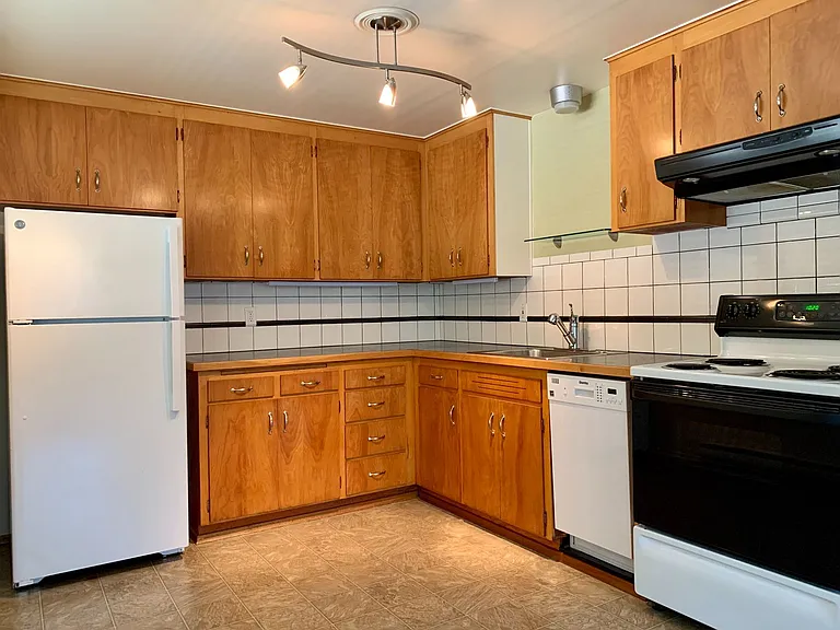 633 W Emerson Street — Photo 2