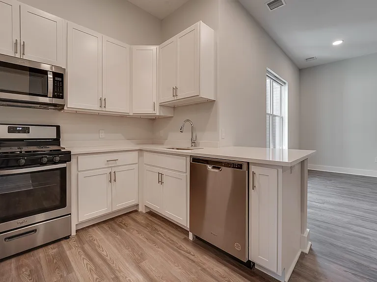 660 Grand St #313 — Photo 2