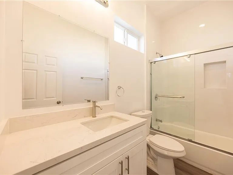 2558 S 10th Ave — Photo 8