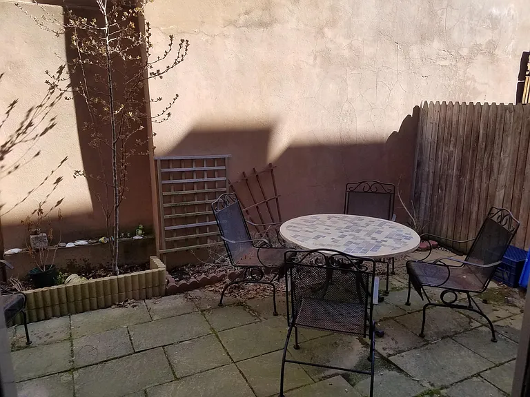 221 Head House Ct — Photo 7