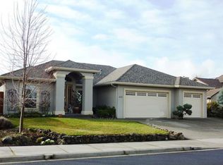 222 Bellerive Dr, Eagle Point, OR 97524