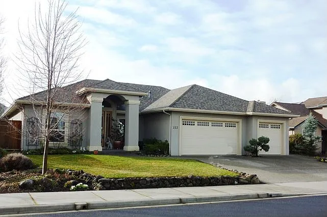 222 Bellerive Dr photo 1
