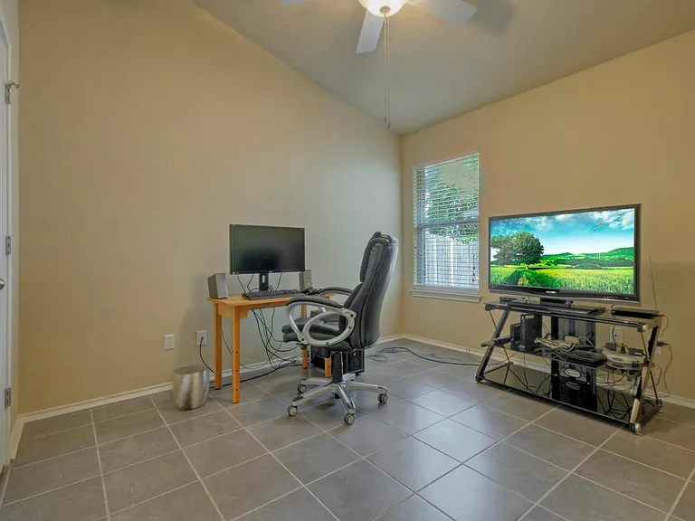 3501 Savage Springs Dr — Photo 20