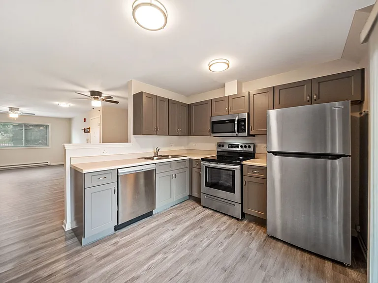 170 Waters Edge Dr #102 — Photo 6
