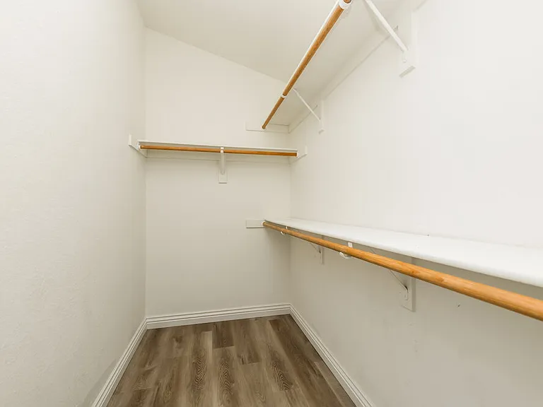 1915 Casa Verde Dr — Photo 12