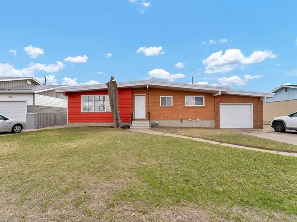 561 N 12th St NW, Medicine Hat, AB T1A 6R3