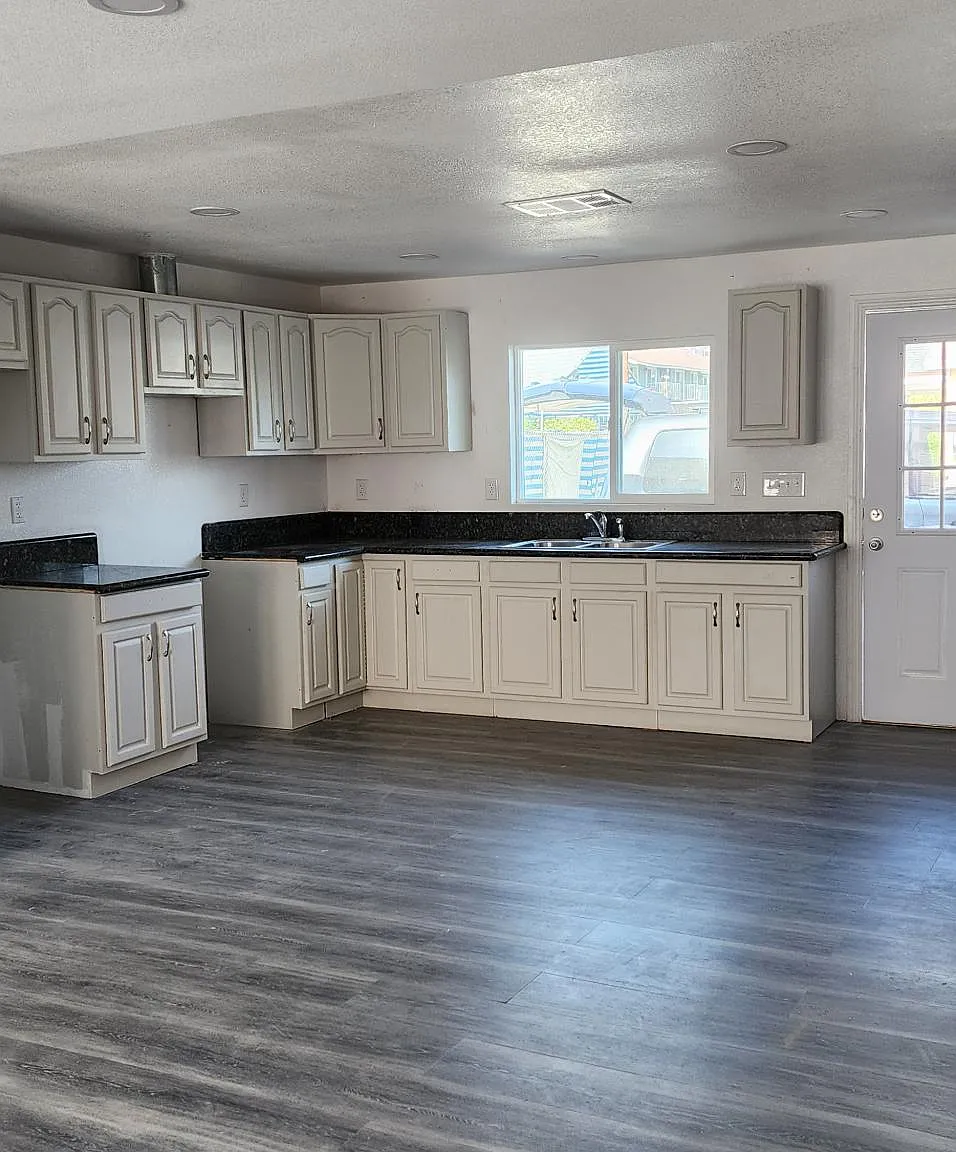 2 bed, 950 sqft, $1,895 — Photo 4