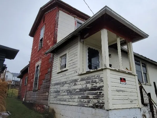 33 W Saint Charles St, Grafton, WV 26354