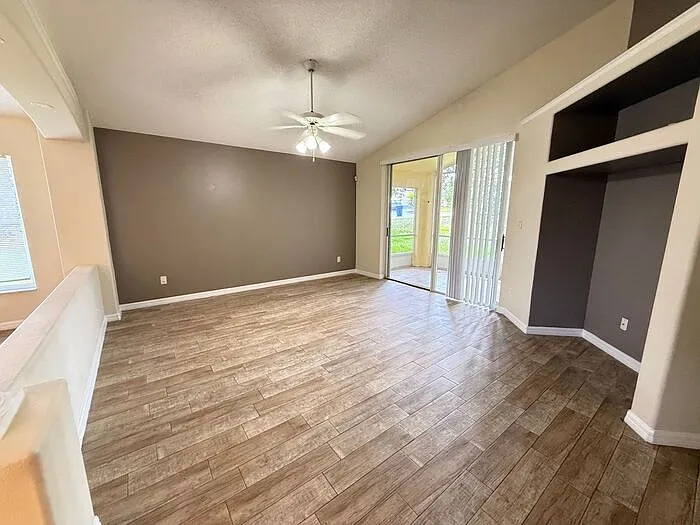 1221 Singleton Cir — Photo 7