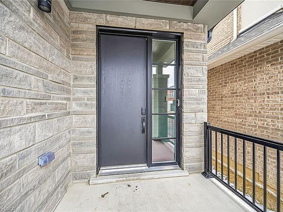3rd image of 12 Shady Oaks Trl
