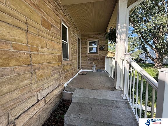 4th image of 404 Cedar St