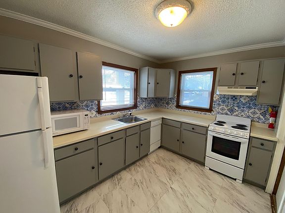 5th image of 385 Ashland Ave