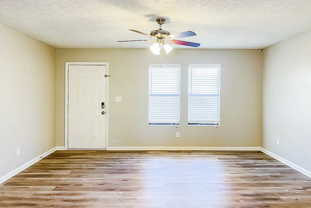 3 bed, 2.0 bath, 1612 sqft, $1,955 — Photo 3