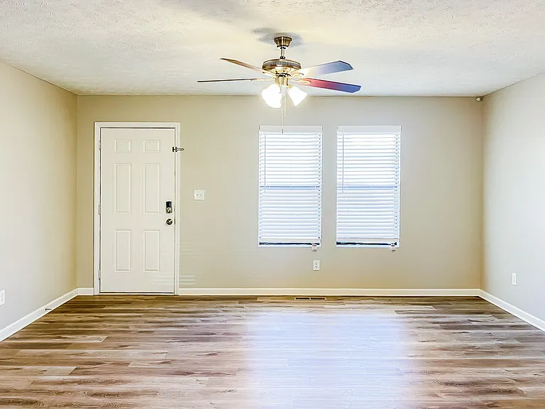 1425 Dillon Rd — Photo 3