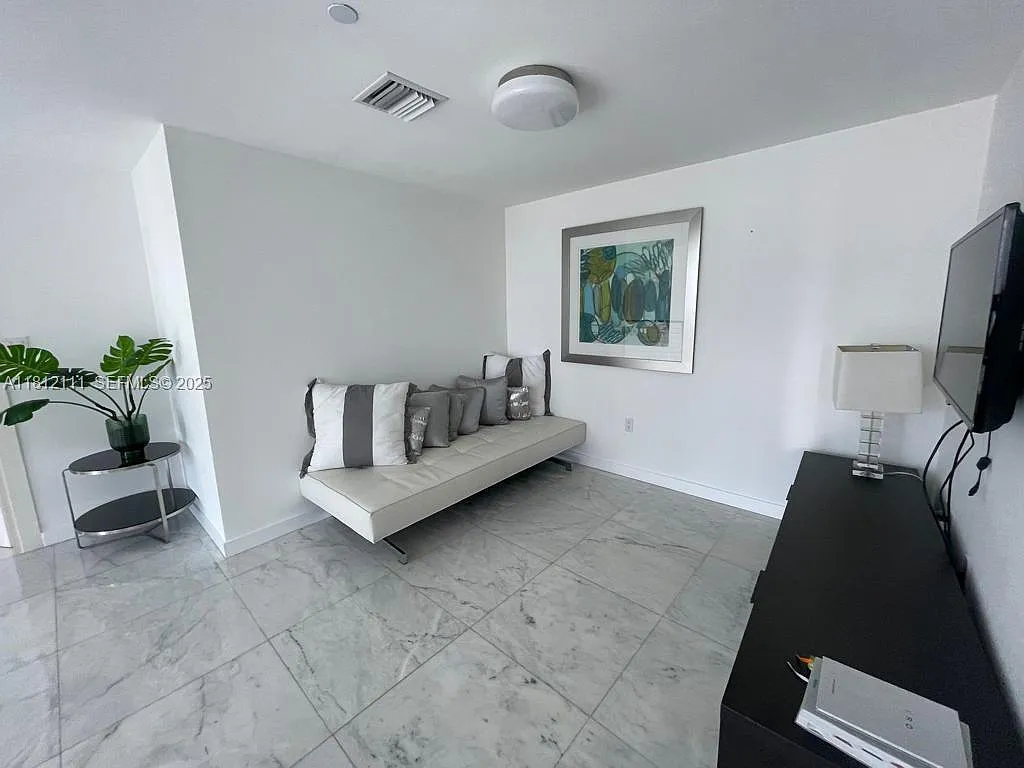 2 bed, 1430 sqft, $8,000 — Photo 4