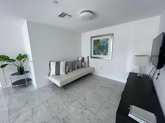 4th image of 200 Biscayne Boulevard Way APT 1103