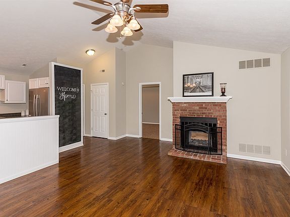 3rd image of 9417 Colony Pointe East Dr