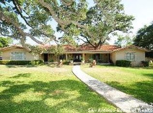 211 Mecca Dr, Hollywood Park, TX 78232