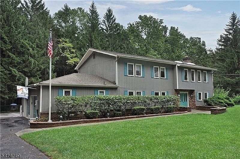 1st image of 181 Center Grove Rd