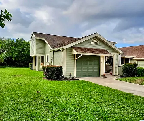 1590 SE Dewberry Ct Photo 1