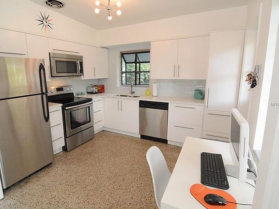 2nd image of 1406 Catalpa Ln