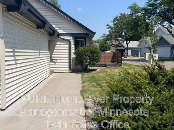1390 Granada Trl N, Oakdale, MN 55128