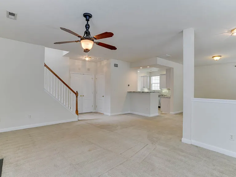 528 Normandy St — Photo 9