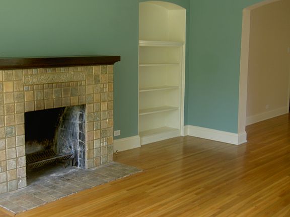 2nd image of 615 N Plymouth Blvd