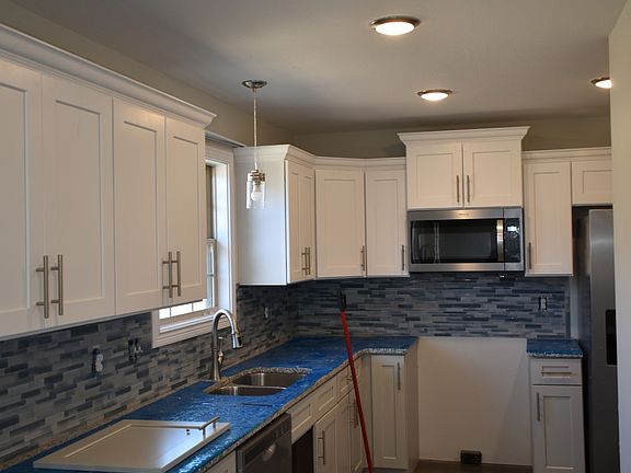 4th image of 77 Chestnut Dr