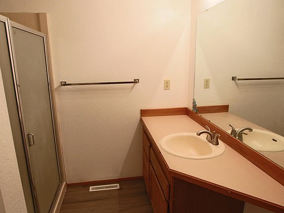 3rd image of 5708 Thornbury Dr SE