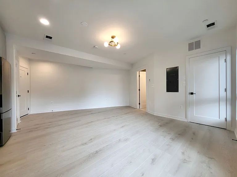 4710 41st St NW #201 — Photo 5
