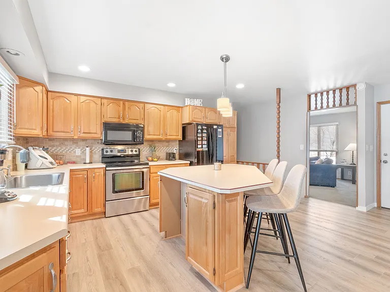 Kitchen & Island