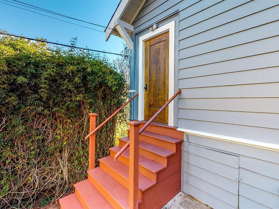 2nd image of 431 Clipper St