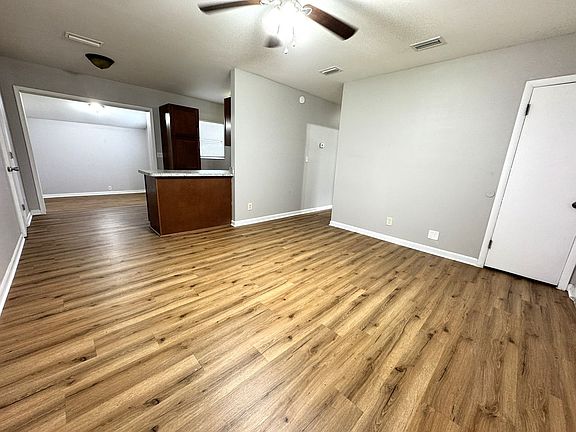 5th image of 447 Brighton Ave