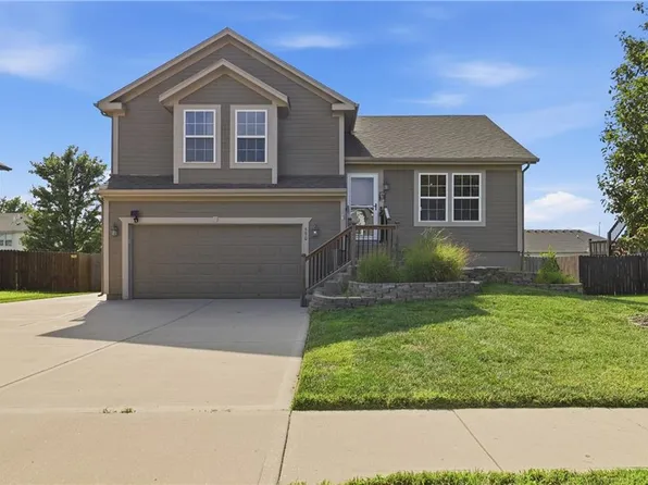 590 S Pine St, Gardner, KS 66030