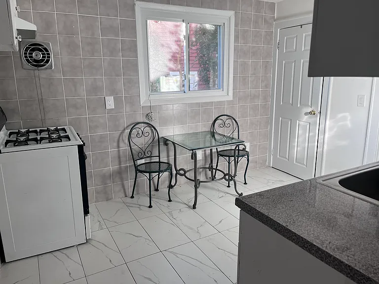 103 E Saint Marks Pl #1 — Photo 12