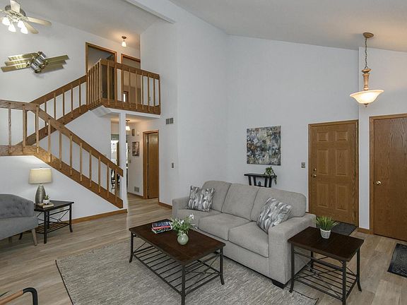 3rd image of 1215 Timber RIDGE