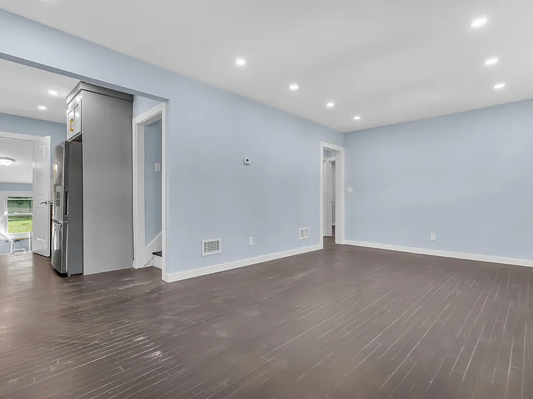 32 Northfield Ave — Photo 7